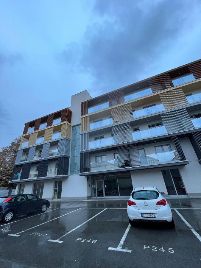 شقة Studio Apartman Implex Ðakovo المظهر الخارجي الصورة